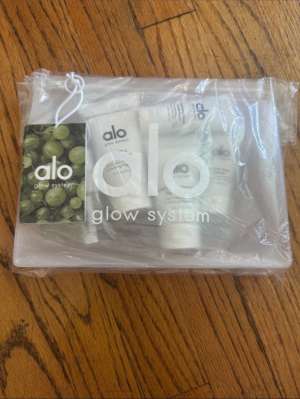 ALO Yoga Glow System Skincare Set — White